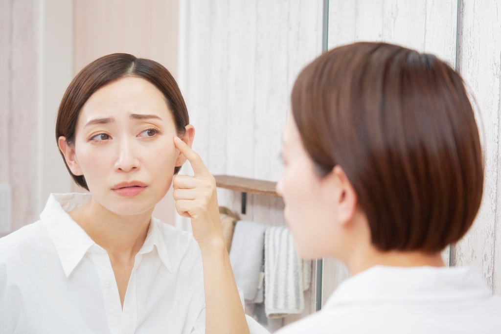困り顔　女性　二重埋没法で失敗したくない方へ！後悔しないためのポイントと当院のこだわり｜岐阜・大垣市の美容皮膚科・脱毛の大垣美容クリニック